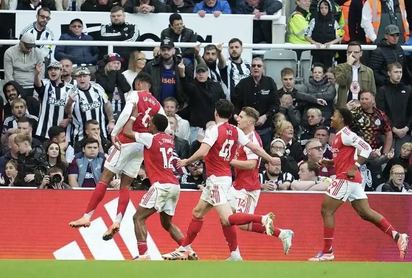 卖15人仍斩10连胜！埃梅里用残阵吊打曼联，豪门瞎找帅真瞎了眼？